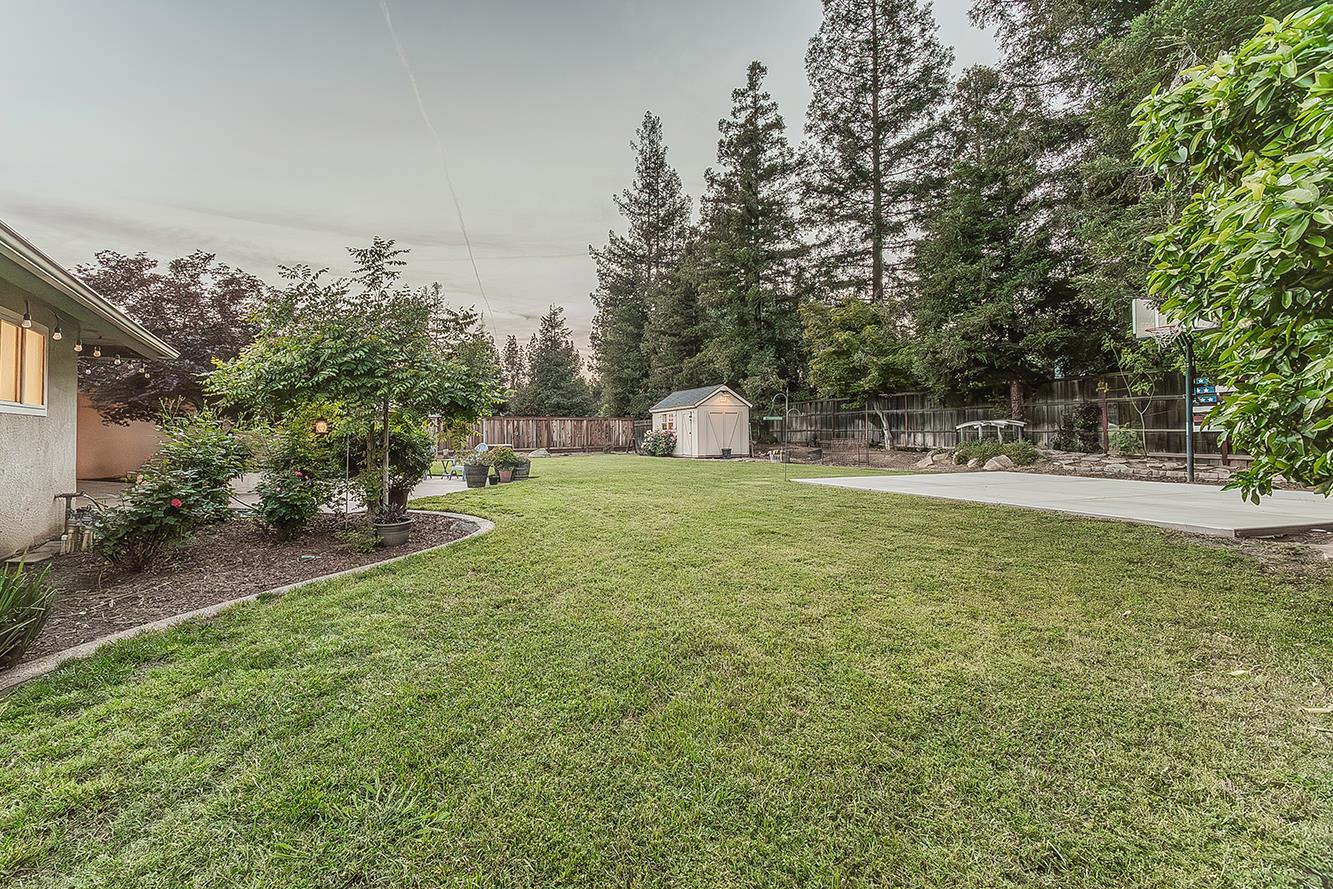 286 E Everglade Ave, Fresno, CA 93720