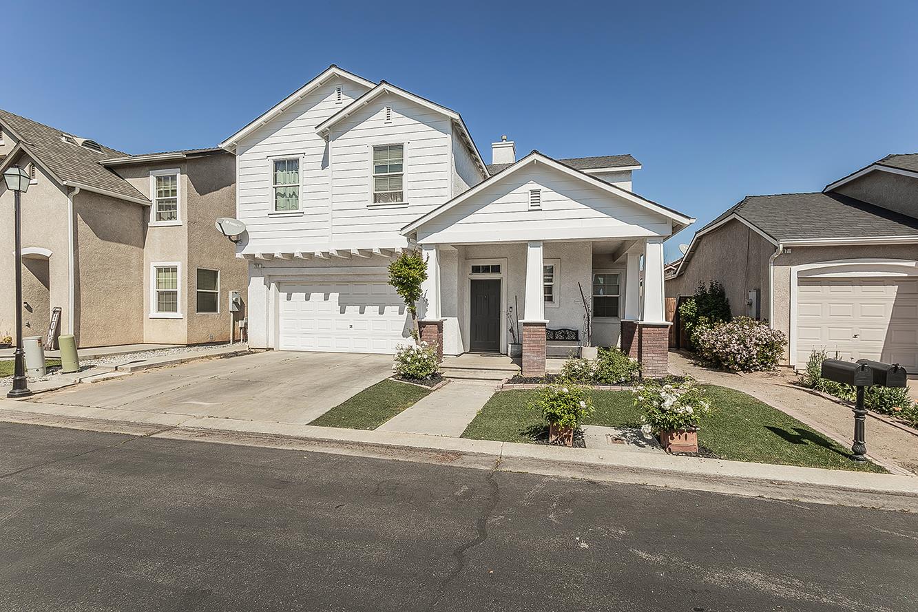 717 W Tivoli Ln, Clovis, CA 93619