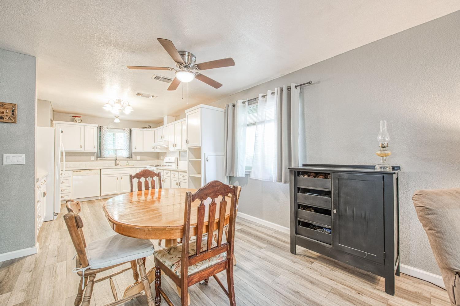 127 5Th St, Clovis, CA 93612