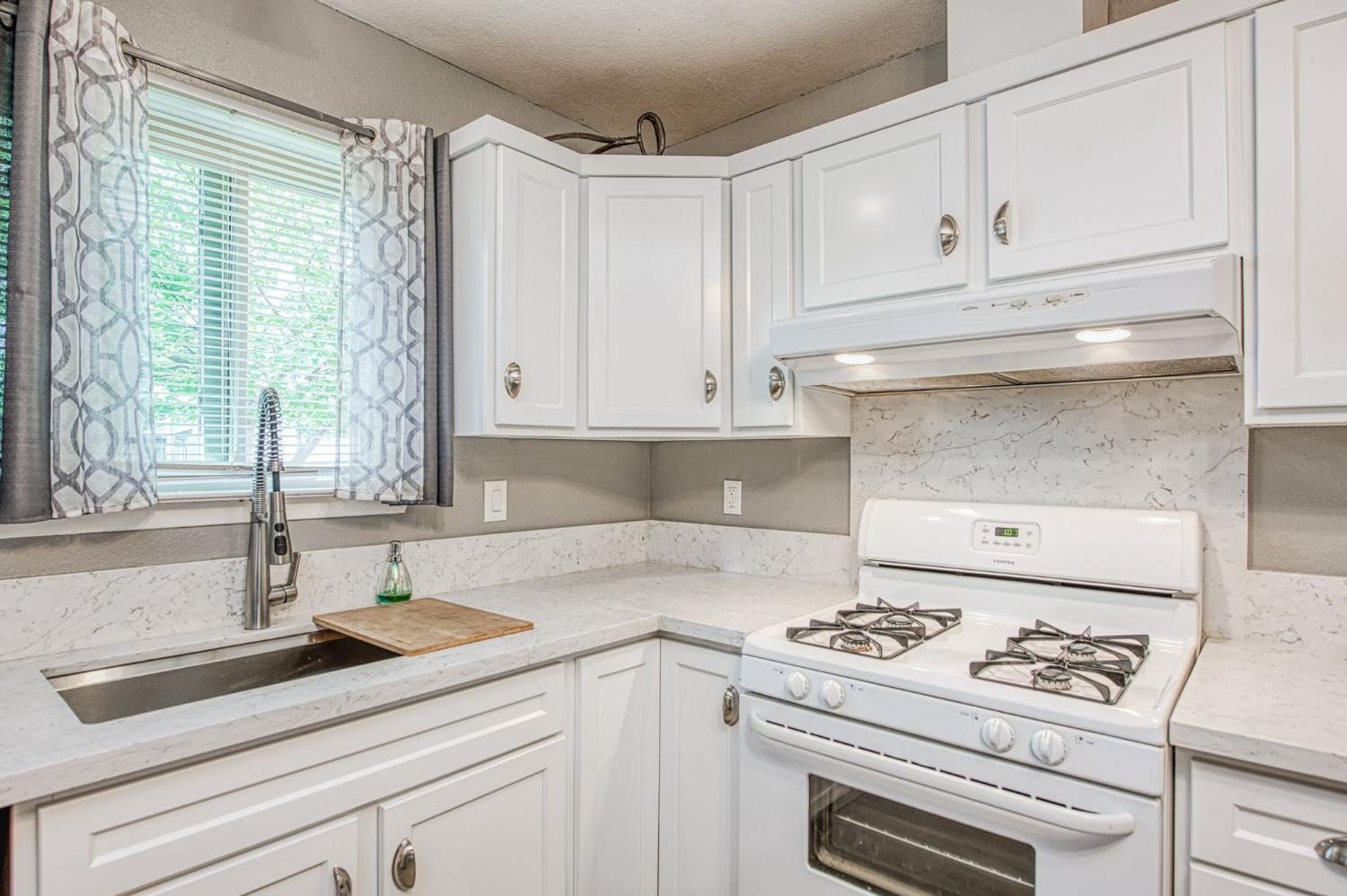 127 5Th St, Clovis, CA 93612