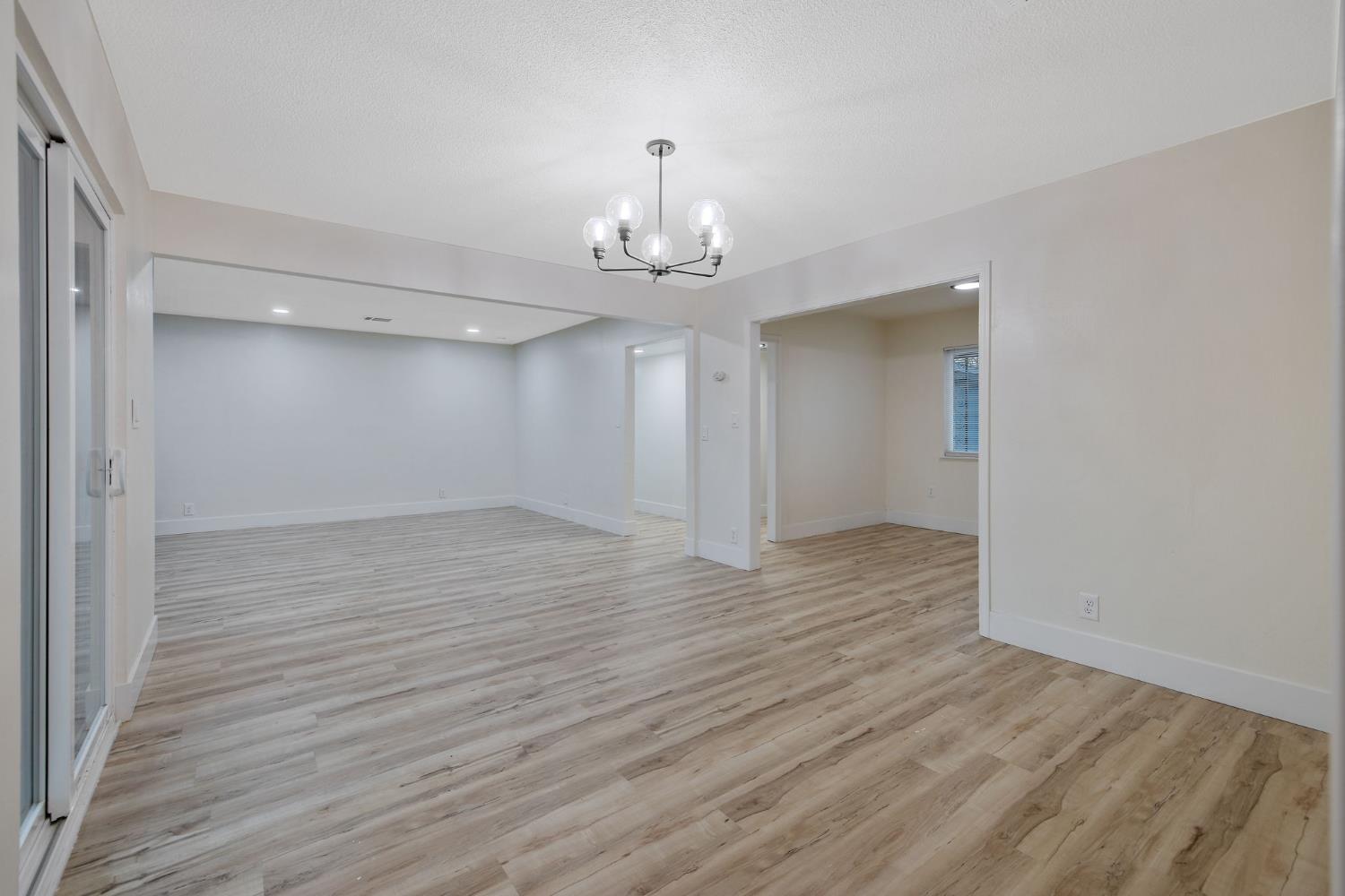 697 E Scott Ave, Fresno, CA 93710