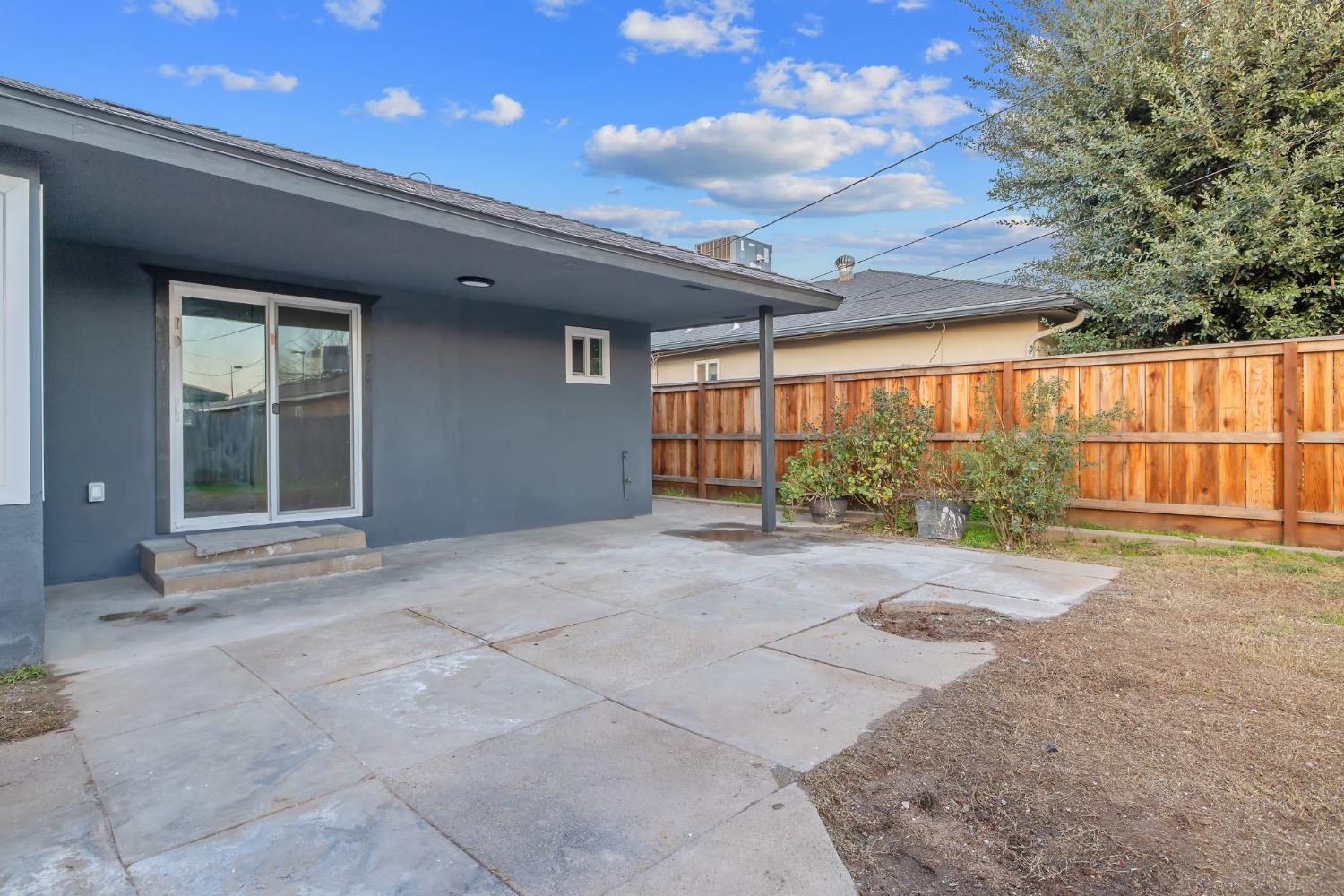 697 E Scott Ave, Fresno, CA 93710