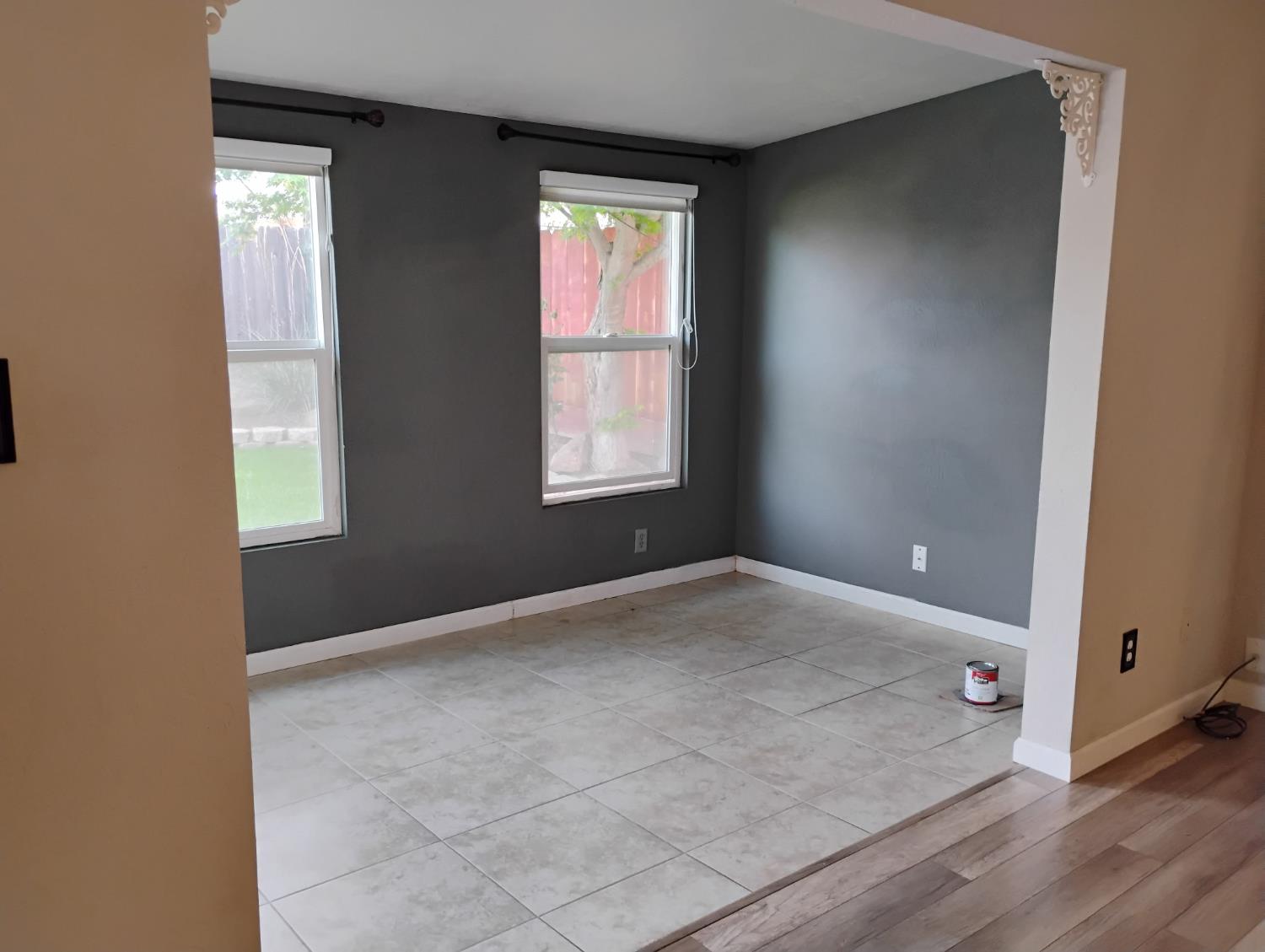 976 E Minarets Ave, Fresno, CA 93720