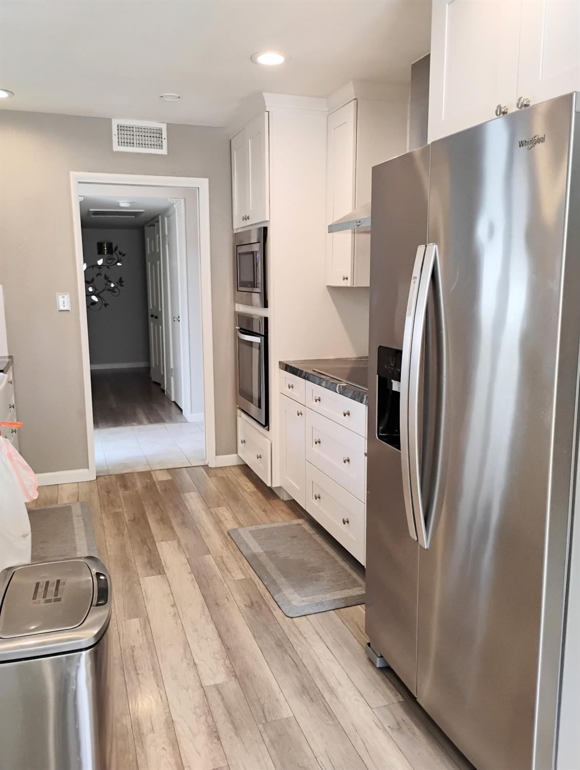 976 E Minarets Ave, Fresno, CA 93720