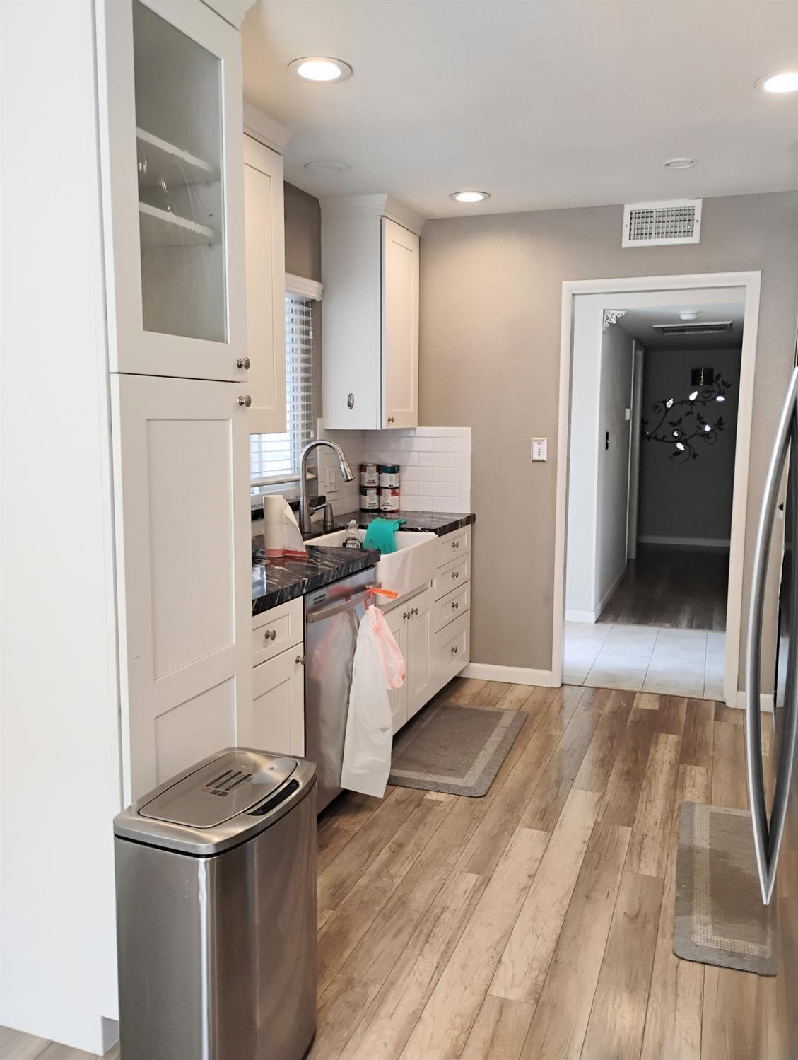 976 E Minarets Ave, Fresno, CA 93720