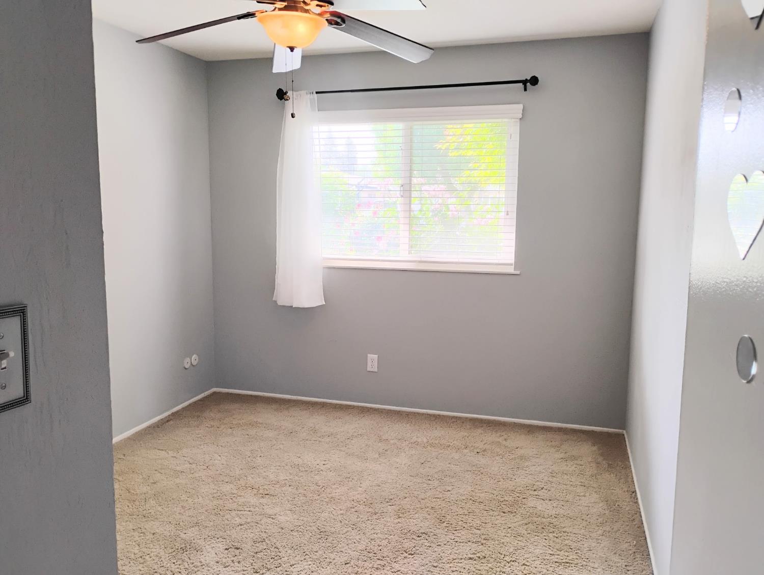 976 E Minarets Ave, Fresno, CA 93720