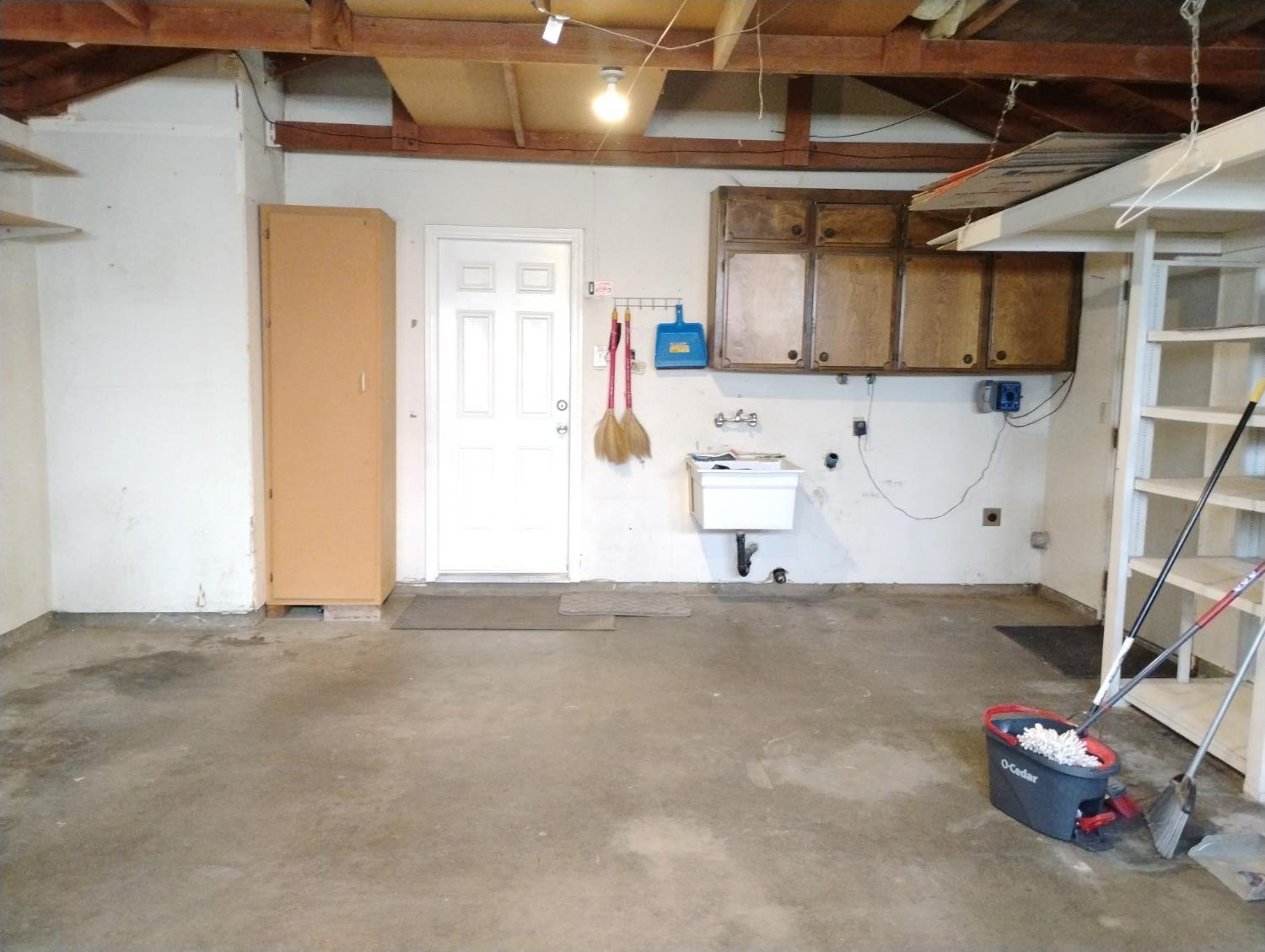 976 E Minarets Ave, Fresno, CA 93720