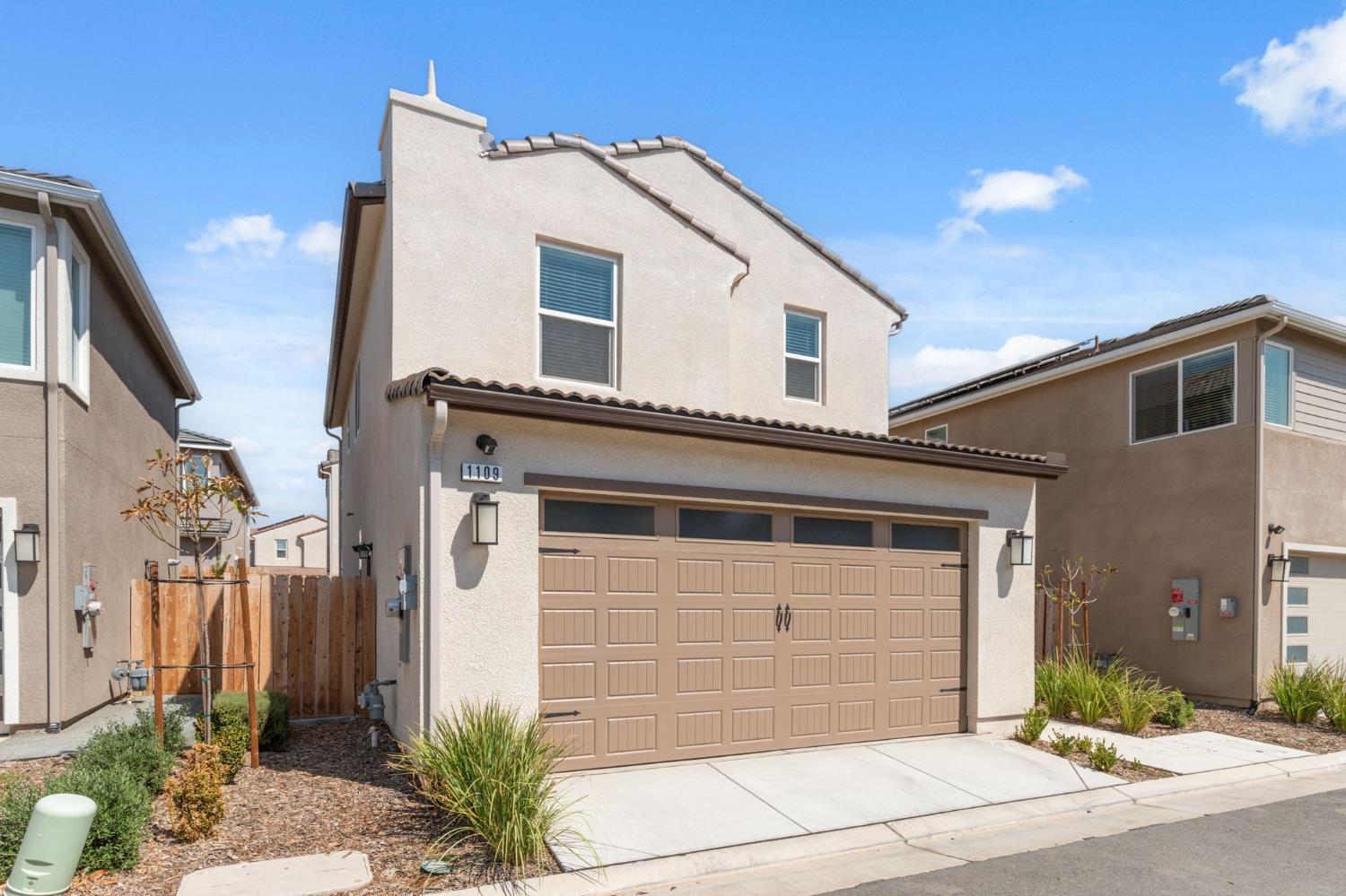 1109 Royalty Way W, Madera, CA 93636