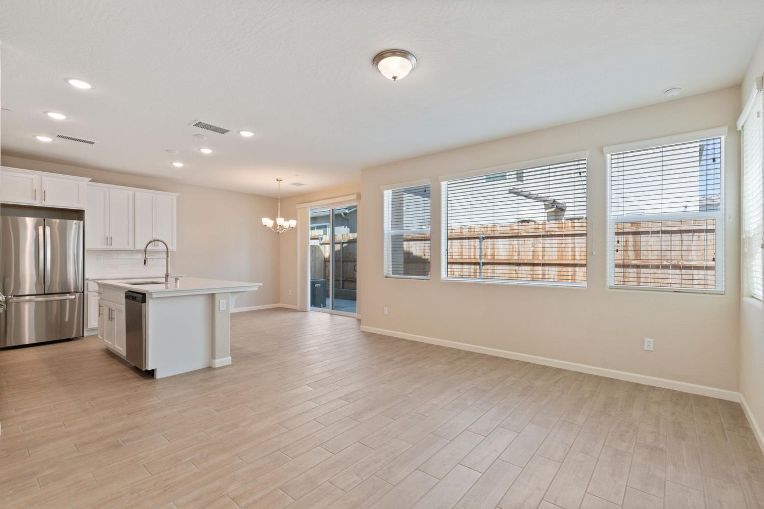 1109 Royalty Way W, Madera, CA 93636