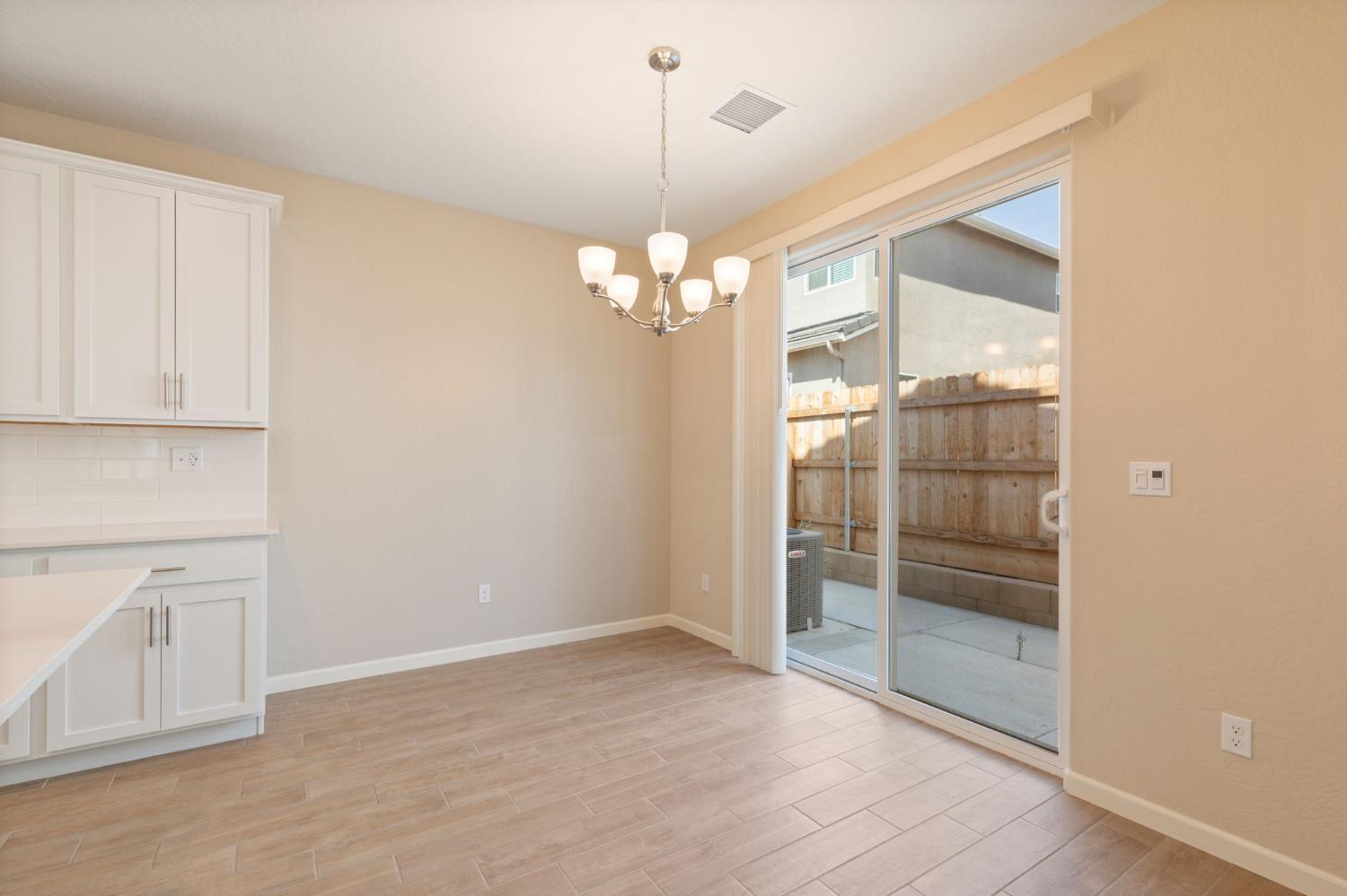 1109 Royalty Way W, Madera, CA 93636