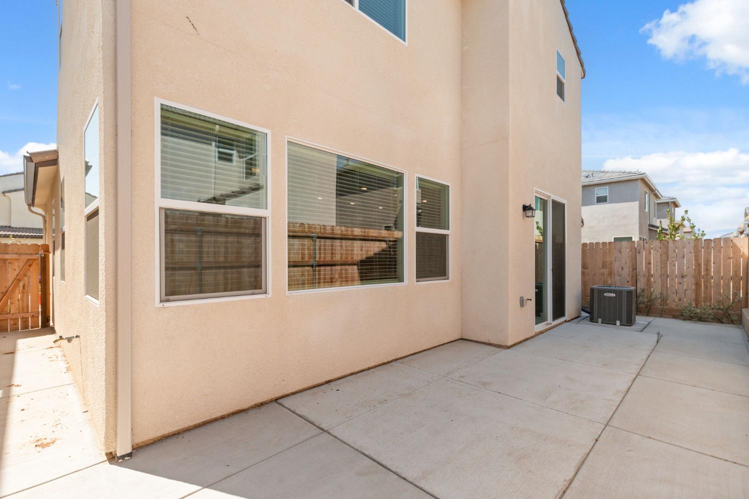 1109 Royalty Way W, Madera, CA 93636