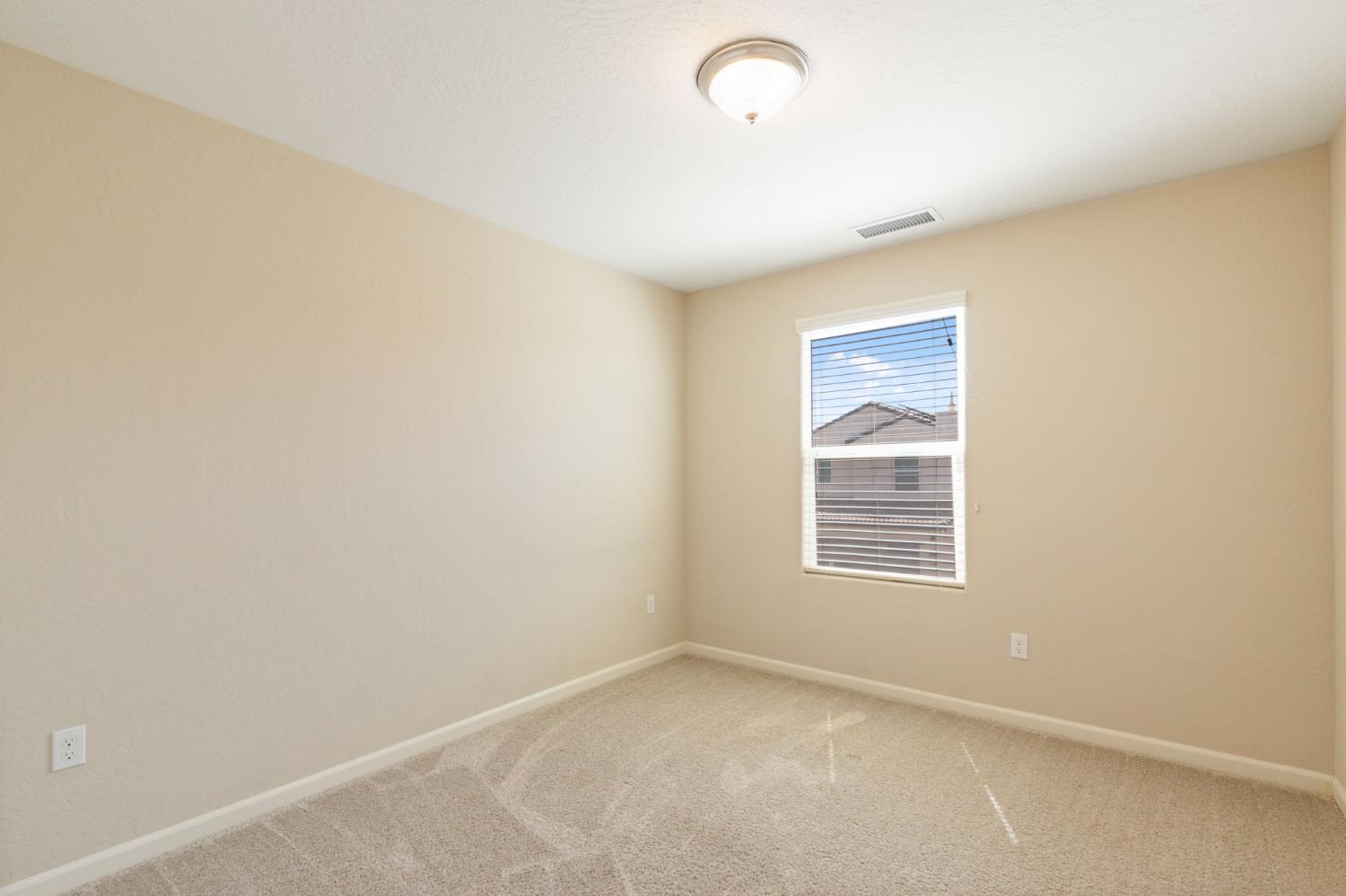 1109 Royalty Way W, Madera, CA 93636