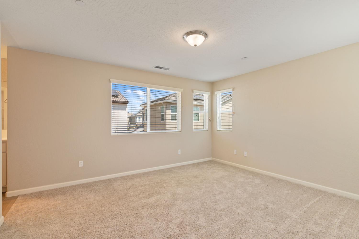 1109 Royalty Way W, Madera, CA 93636