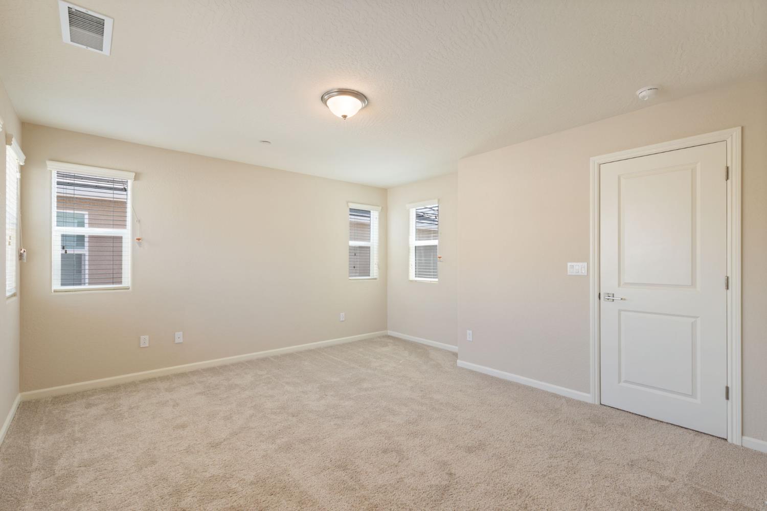 1109 Royalty Way W, Madera, CA 93636