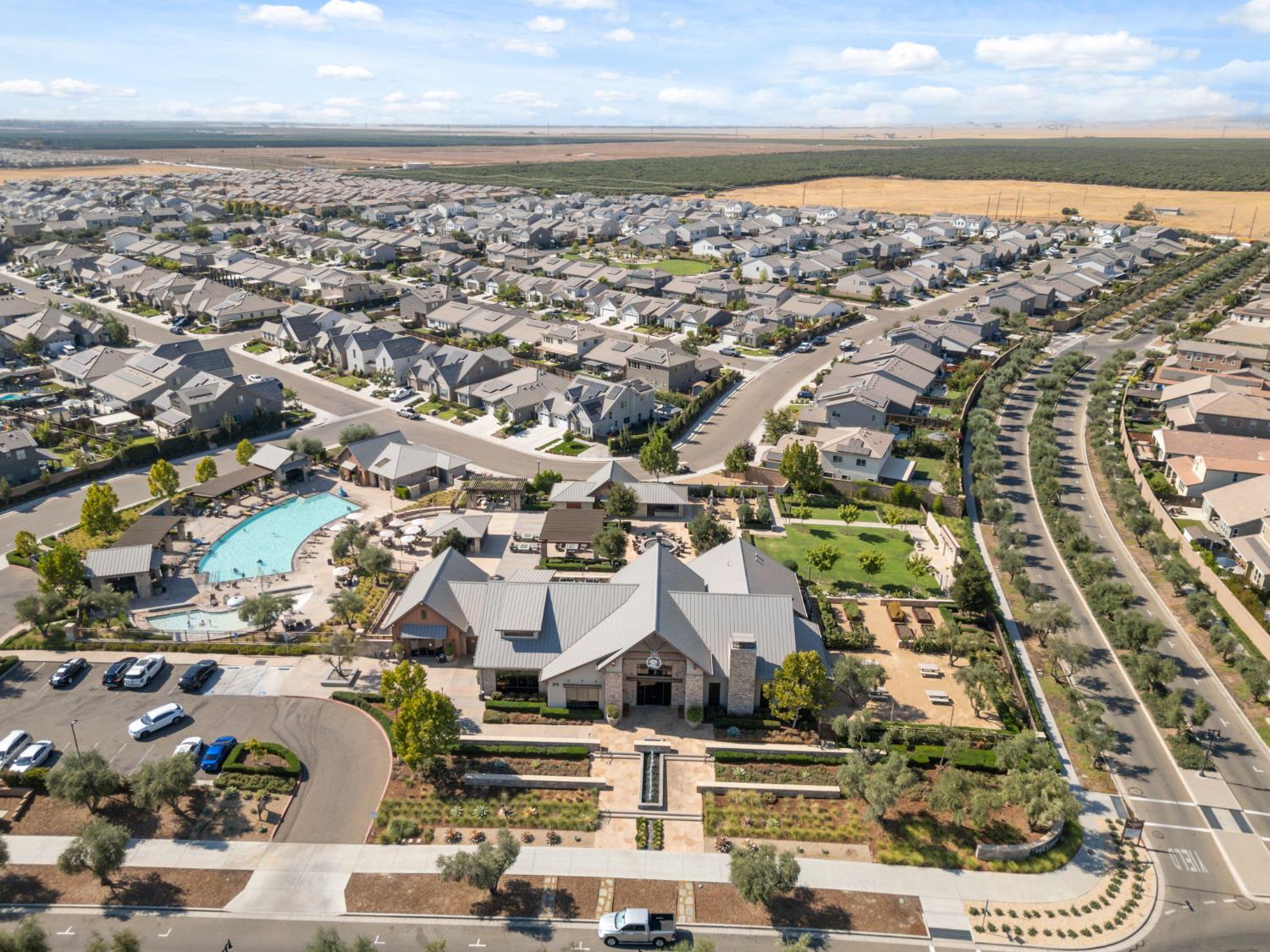 1109 Royalty Way W, Madera, CA 93636