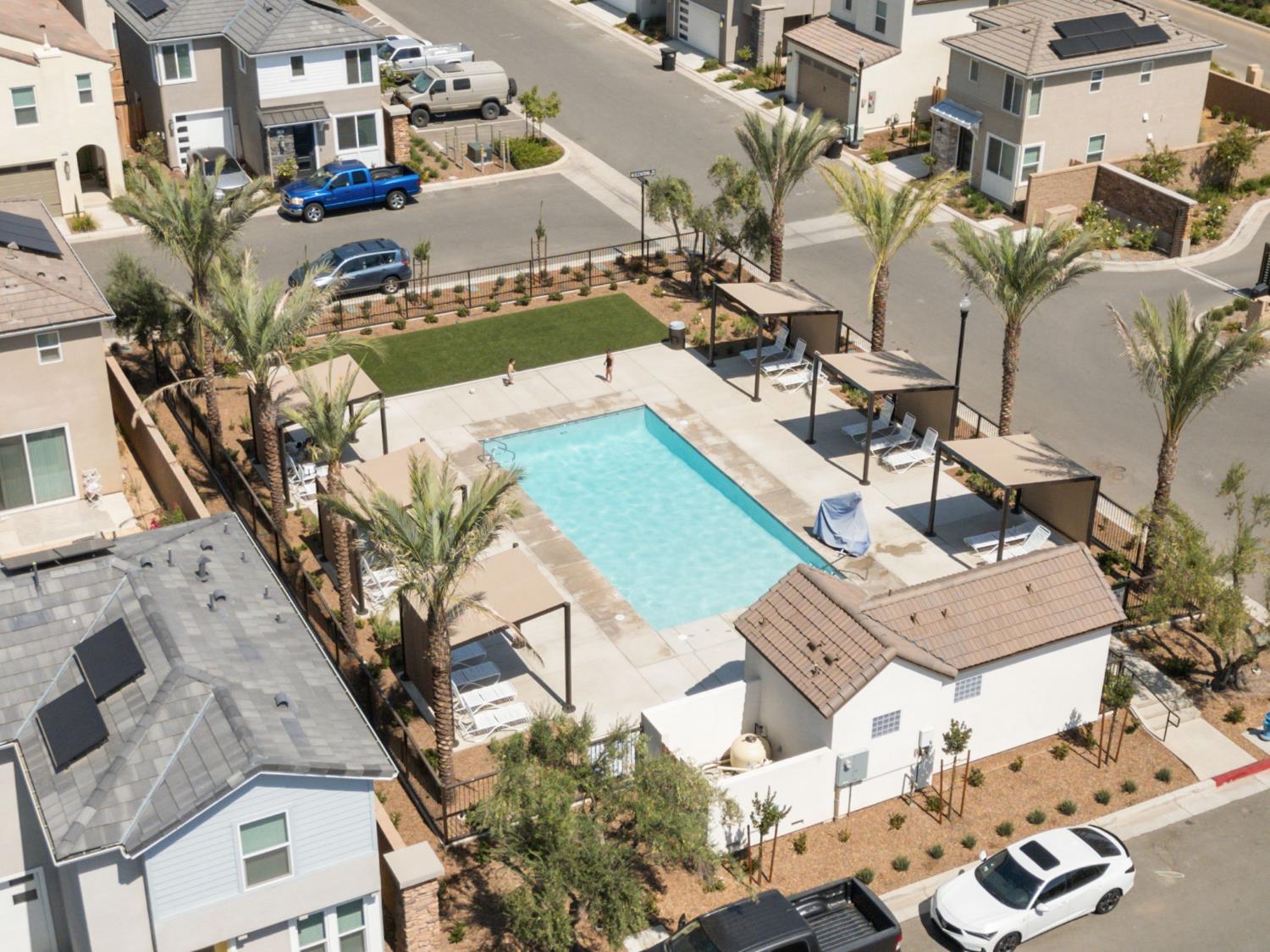 1109 Royalty Way W, Madera, CA 93636