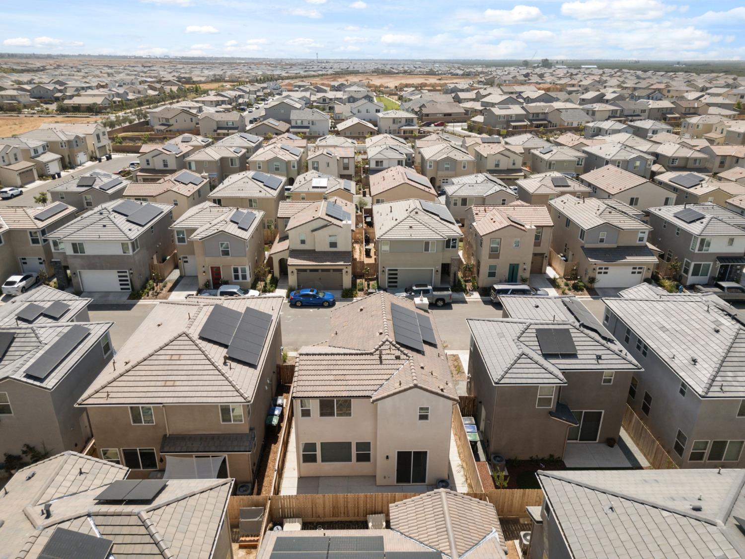 1109 Royalty Way W, Madera, CA 93636