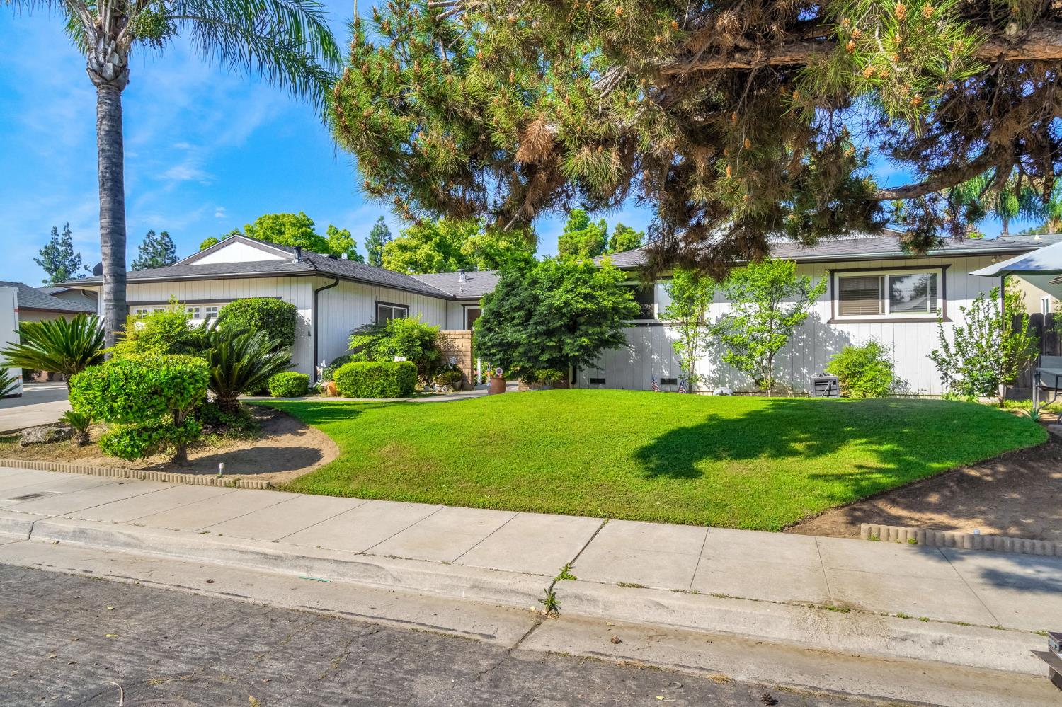 1488 Whittier Ave, Clovis, CA 93611