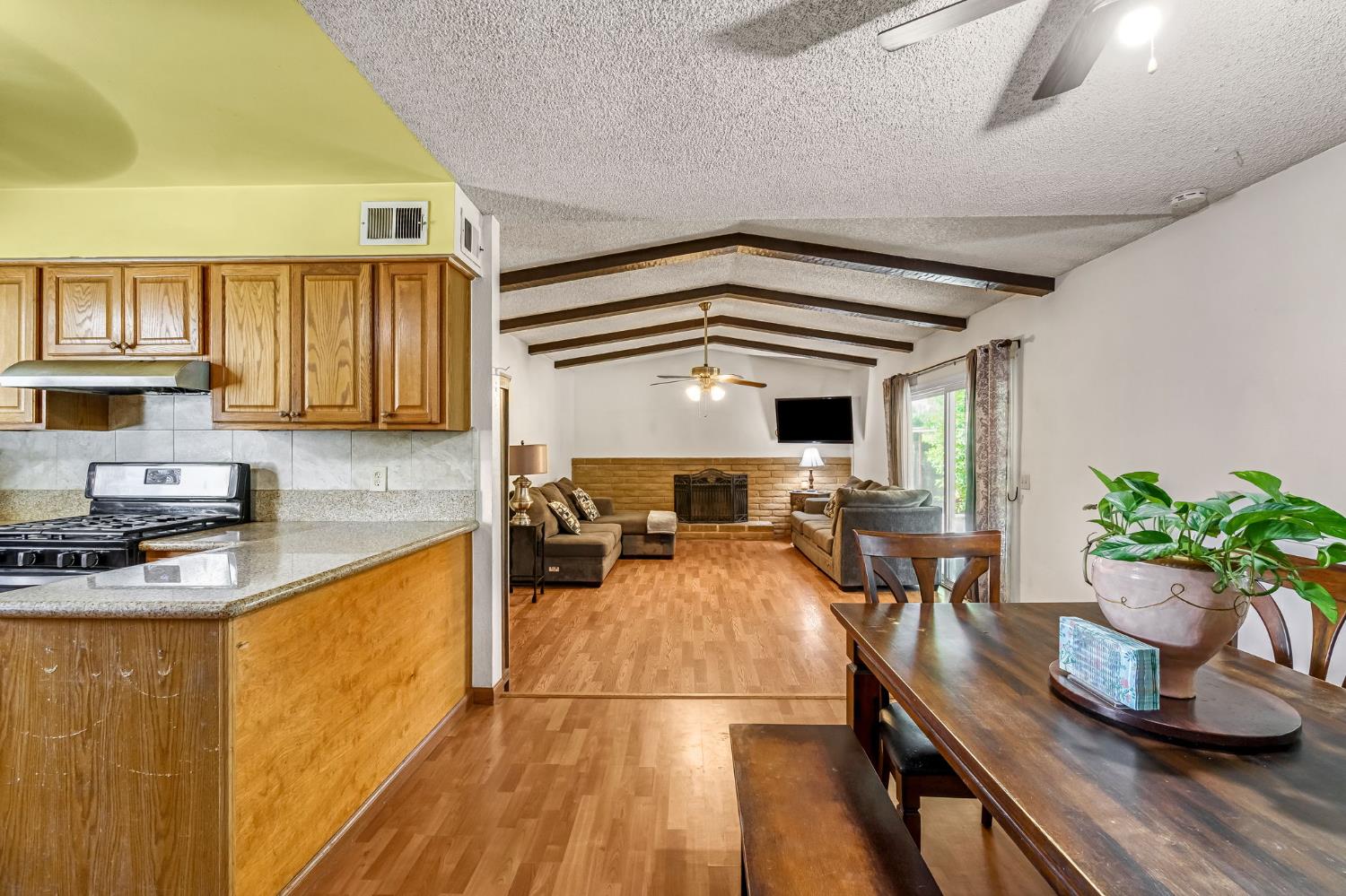 1488 Whittier Ave, Clovis, CA 93611