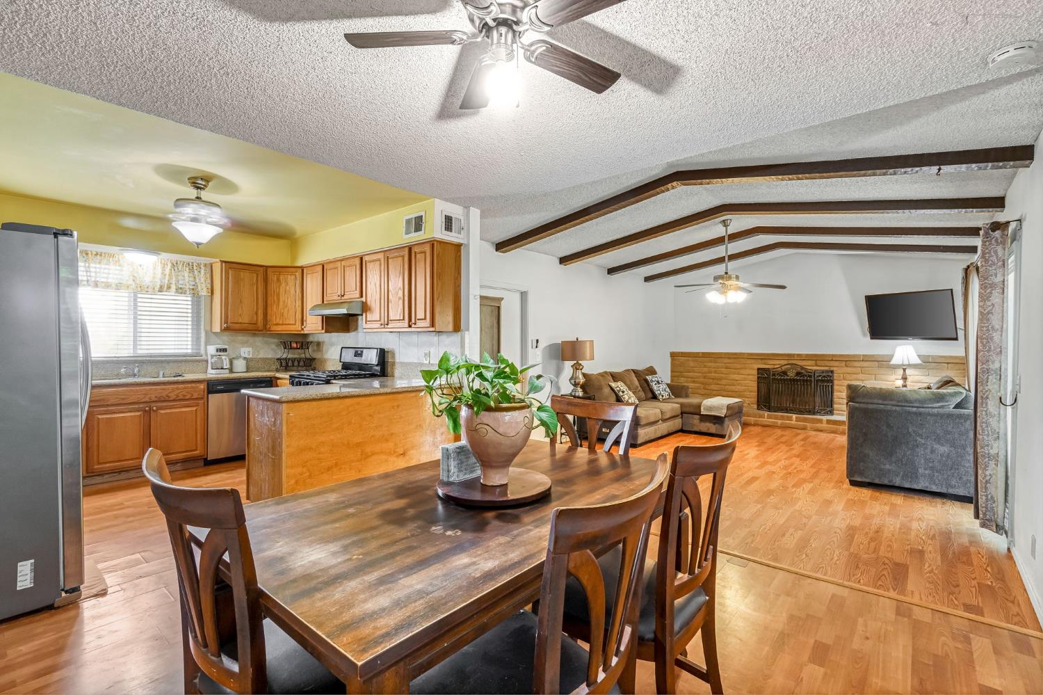 1488 Whittier Ave, Clovis, CA 93611