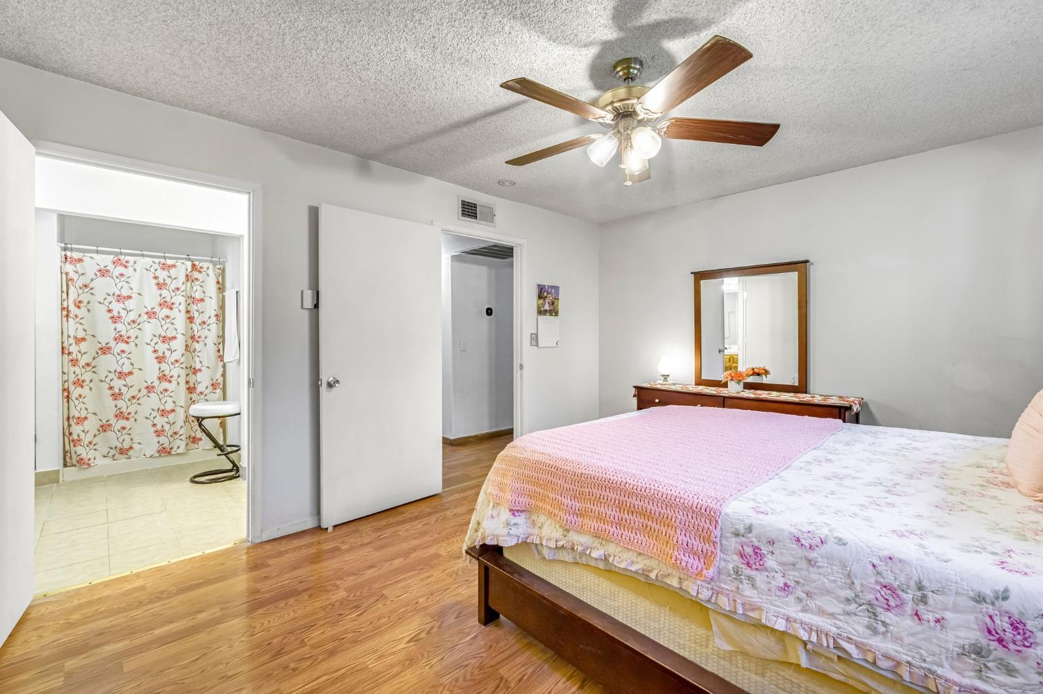 1488 Whittier Ave, Clovis, CA 93611