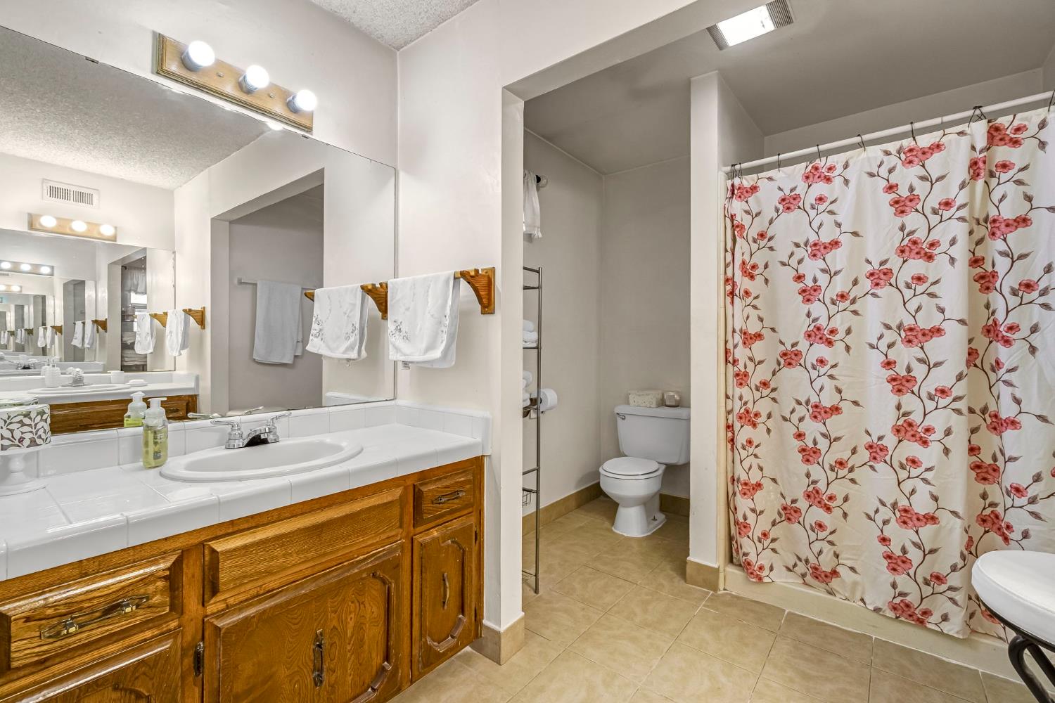 1488 Whittier Ave, Clovis, CA 93611