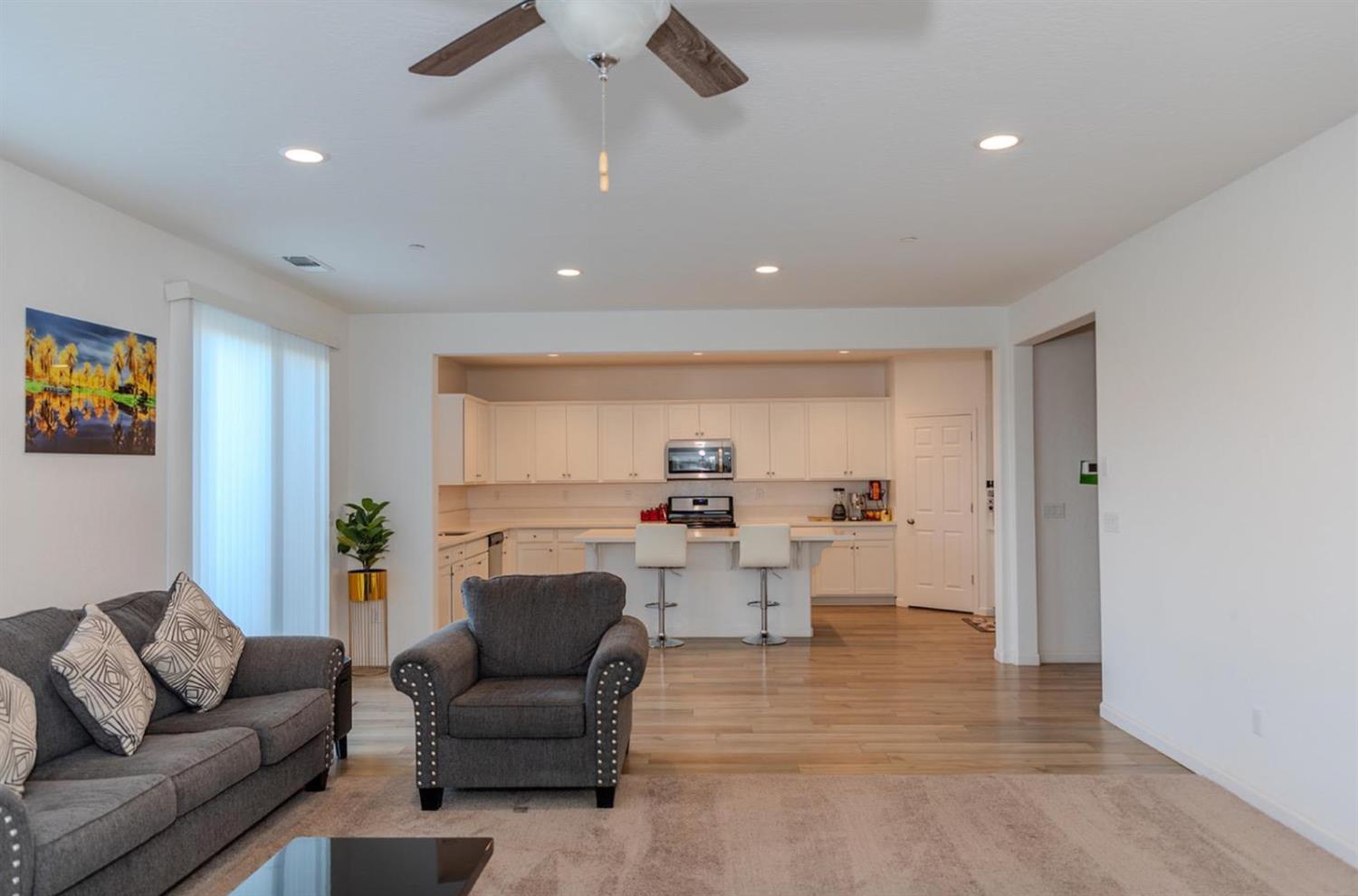 14206 Gragnani Ave, Kerman, CA 93630