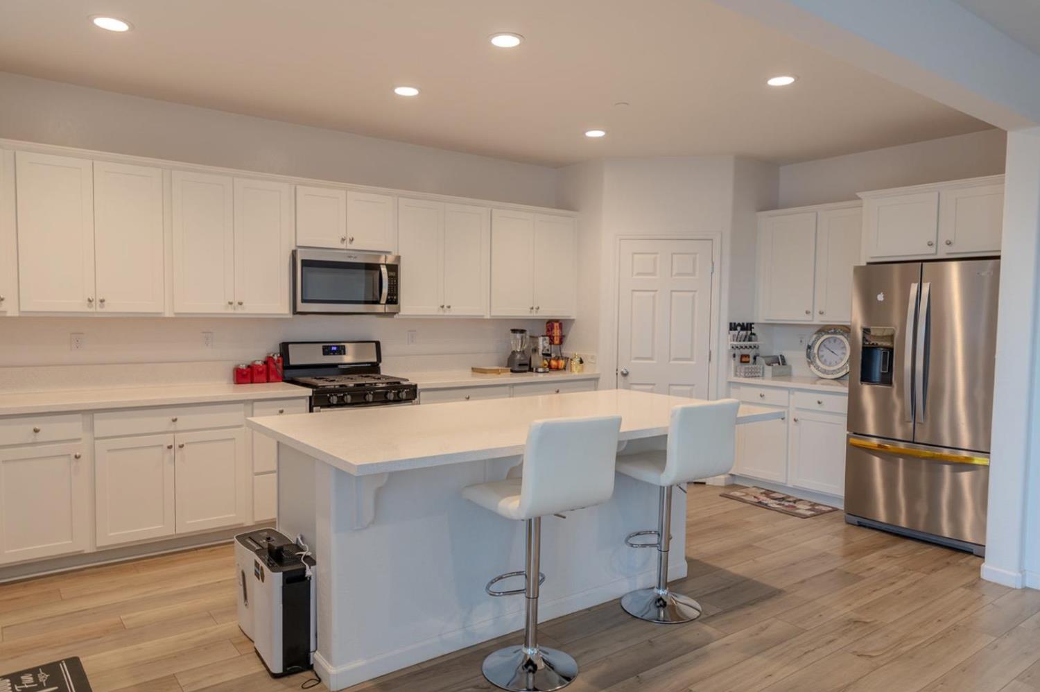 14206 Gragnani Ave, Kerman, CA 93630