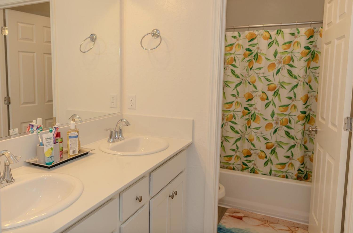 14206 Gragnani Ave, Kerman, CA 93630