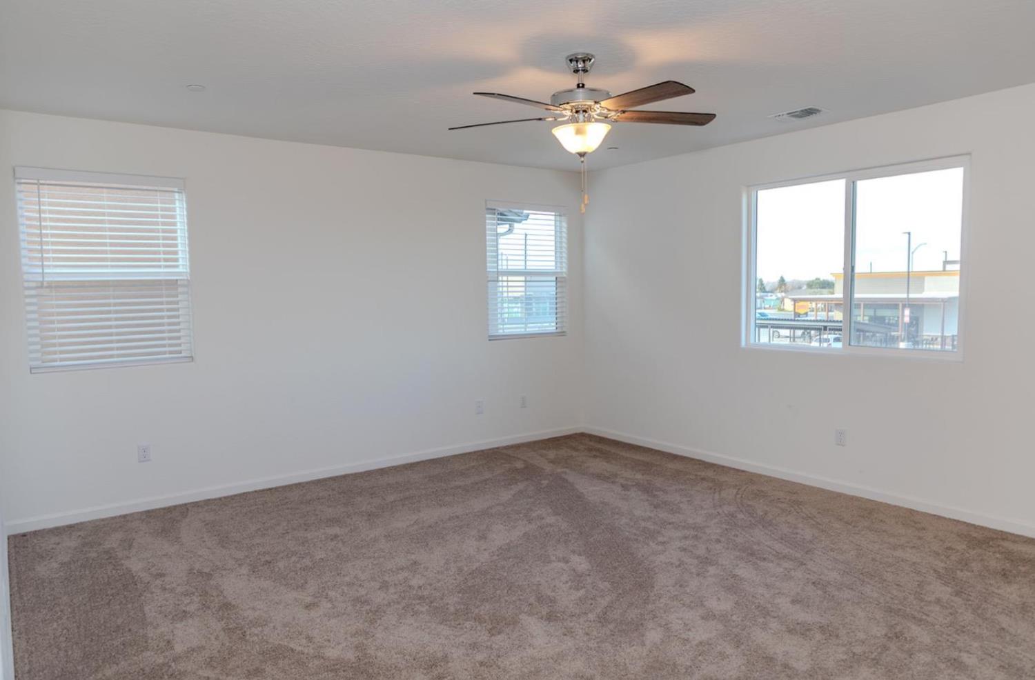 14206 Gragnani Ave, Kerman, CA 93630