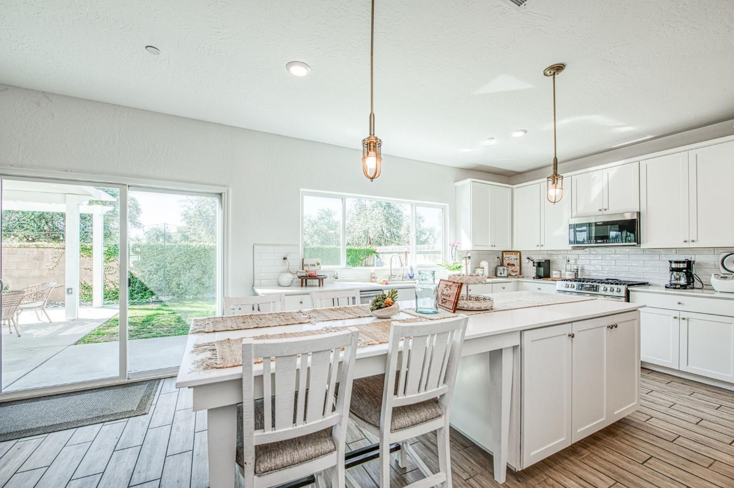 920 Ponderosa Way W, Madera, CA 93636