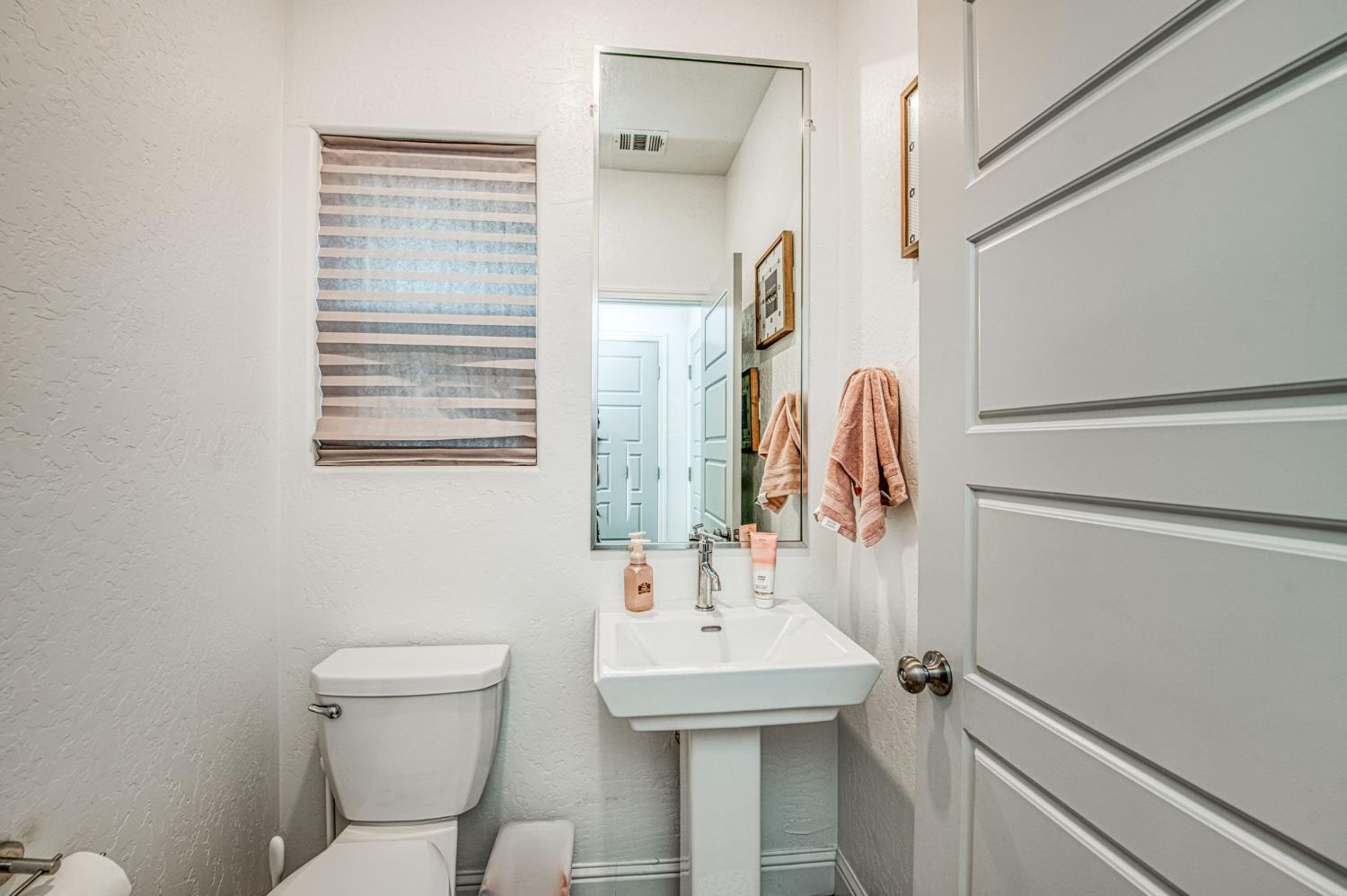 920 Ponderosa Way W, Madera, CA 93636