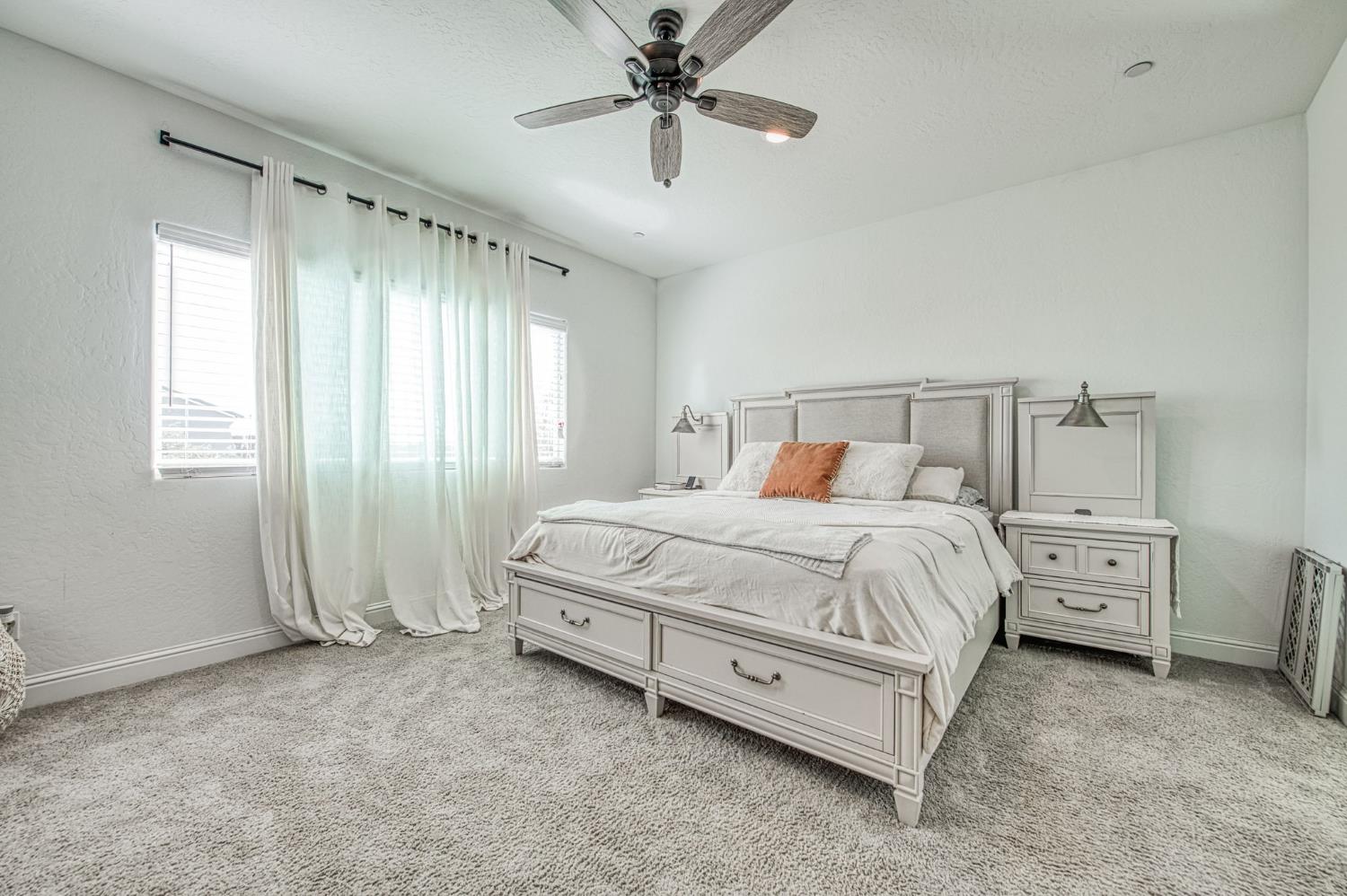 920 Ponderosa Way W, Madera, CA 93636