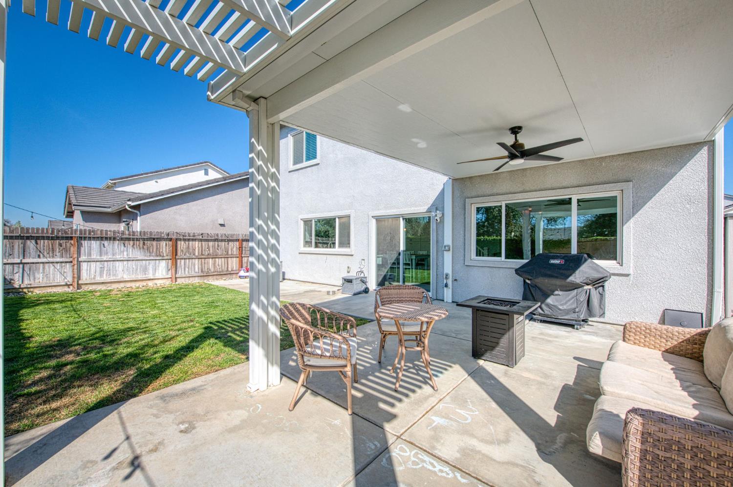 920 Ponderosa Way W, Madera, CA 93636