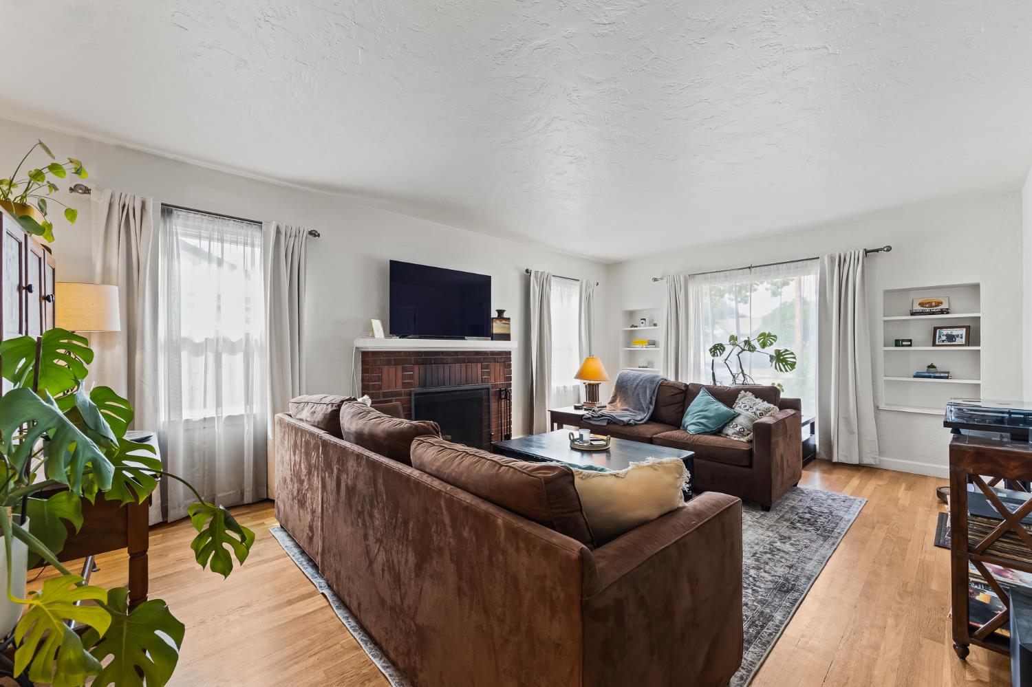 526 E Michigan Ave, Fresno, CA 93704