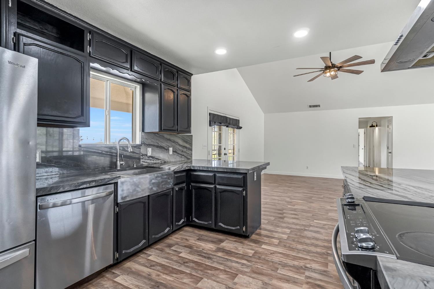 30833 Pennyroyal Ln, Prather, CA 93651