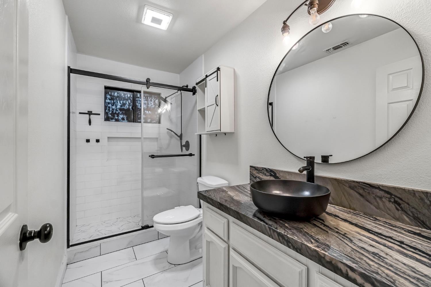 30833 Pennyroyal Ln, Prather, CA 93651