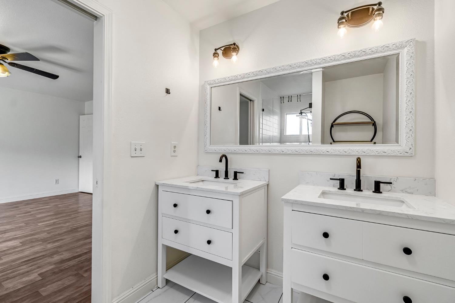 30833 Pennyroyal Ln, Prather, CA 93651