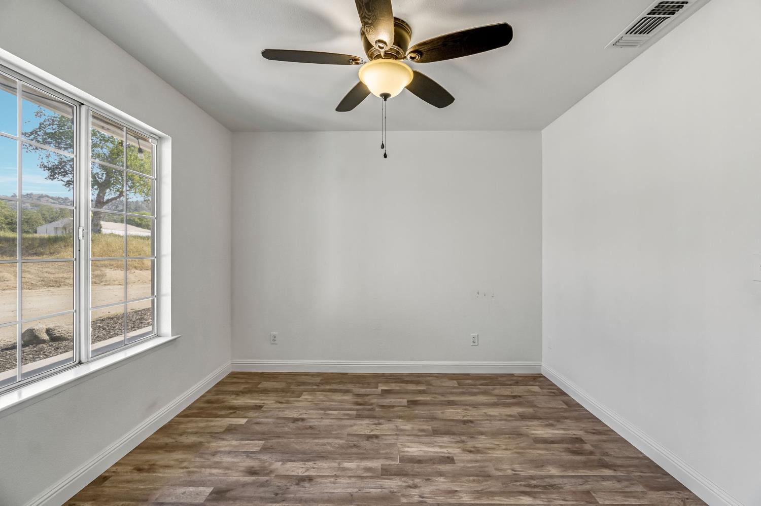 30833 Pennyroyal Ln, Prather, CA 93651