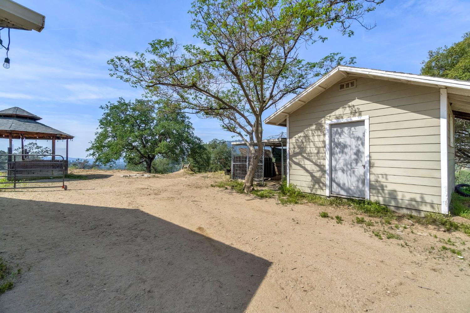 30833 Pennyroyal Ln, Prather, CA 93651