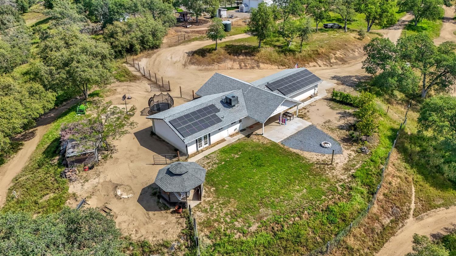 30833 Pennyroyal Ln, Prather, CA 93651