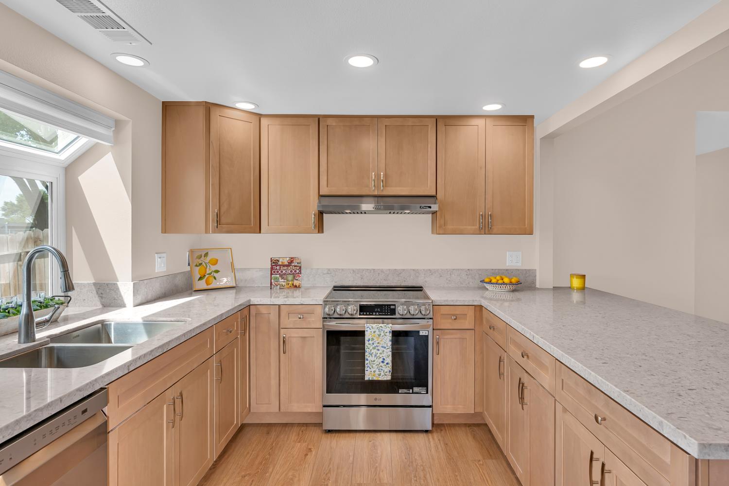 825 E Decatur Ave, Fresno, CA 93720