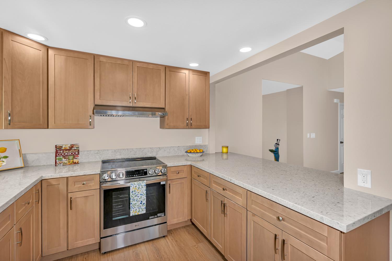 825 E Decatur Ave, Fresno, CA 93720