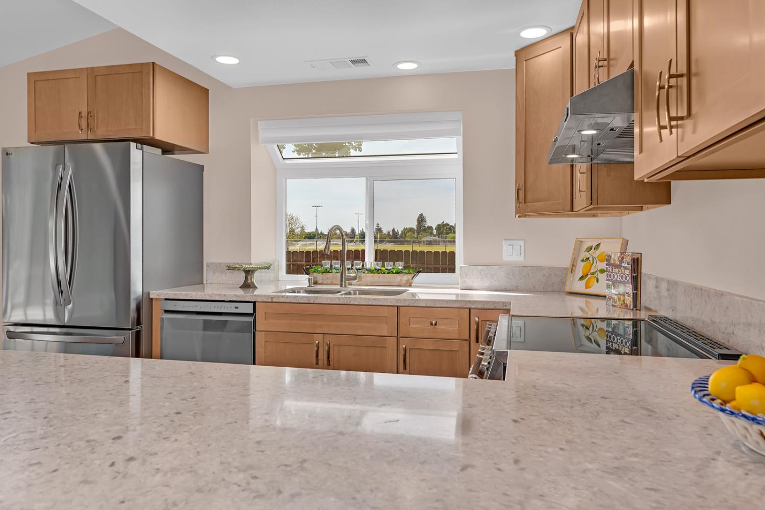 825 E Decatur Ave, Fresno, CA 93720