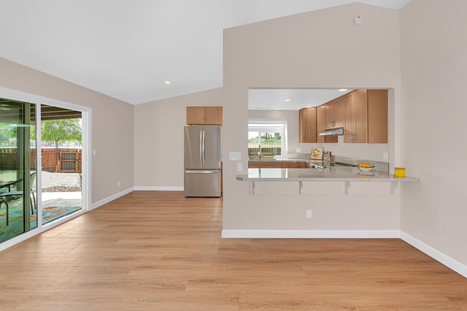 825 E Decatur Ave, Fresno, CA 93720