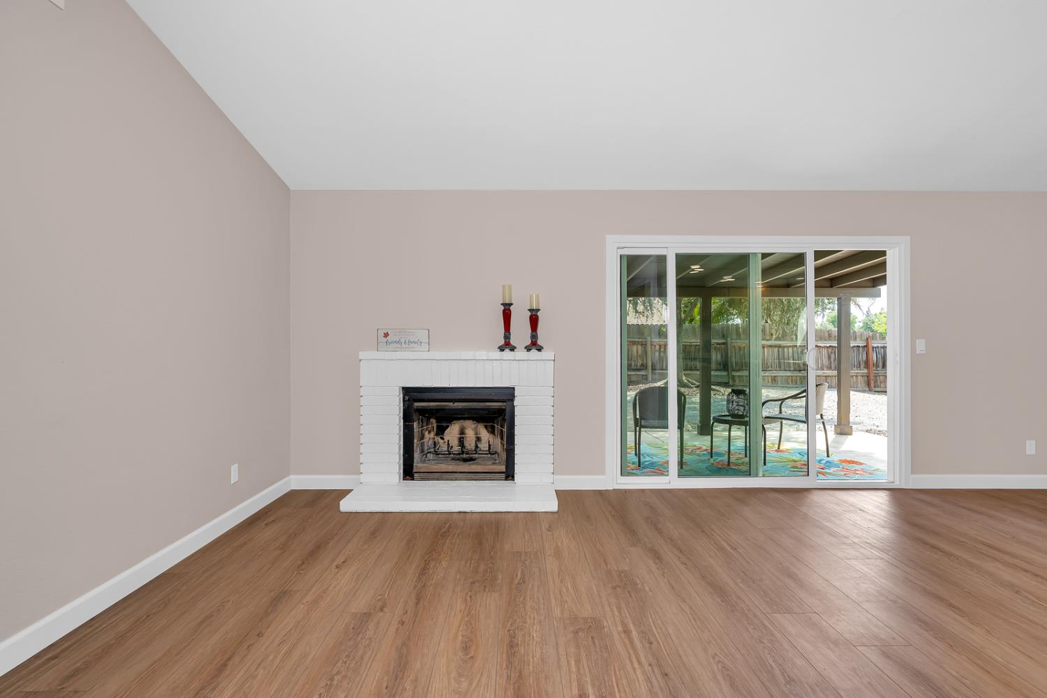 825 E Decatur Ave, Fresno, CA 93720