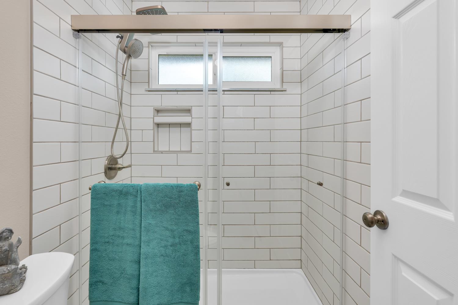 825 E Decatur Ave, Fresno, CA 93720