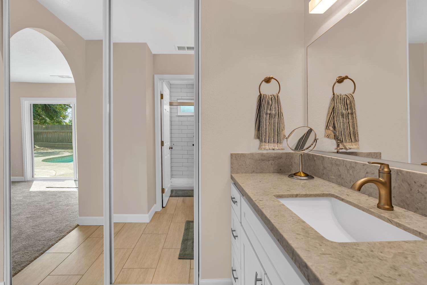 825 E Decatur Ave, Fresno, CA 93720