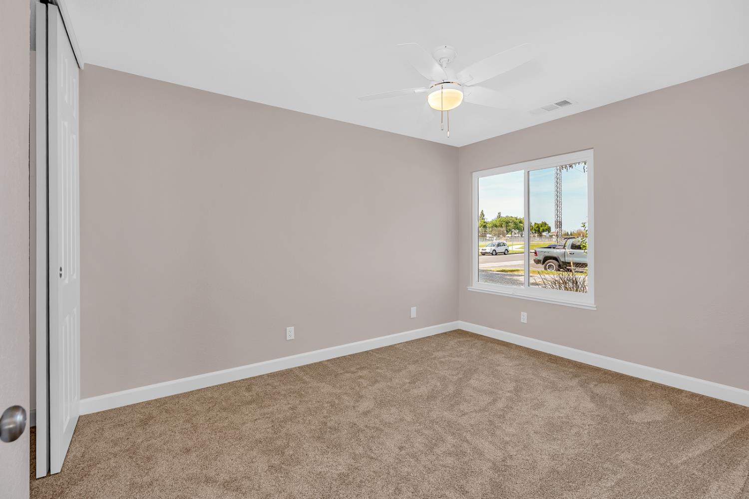 825 E Decatur Ave, Fresno, CA 93720