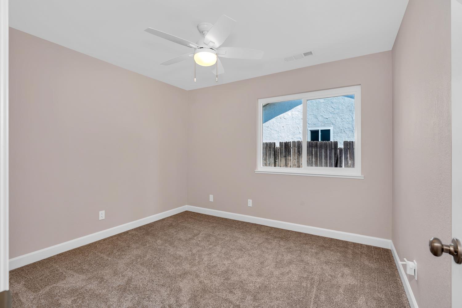 825 E Decatur Ave, Fresno, CA 93720